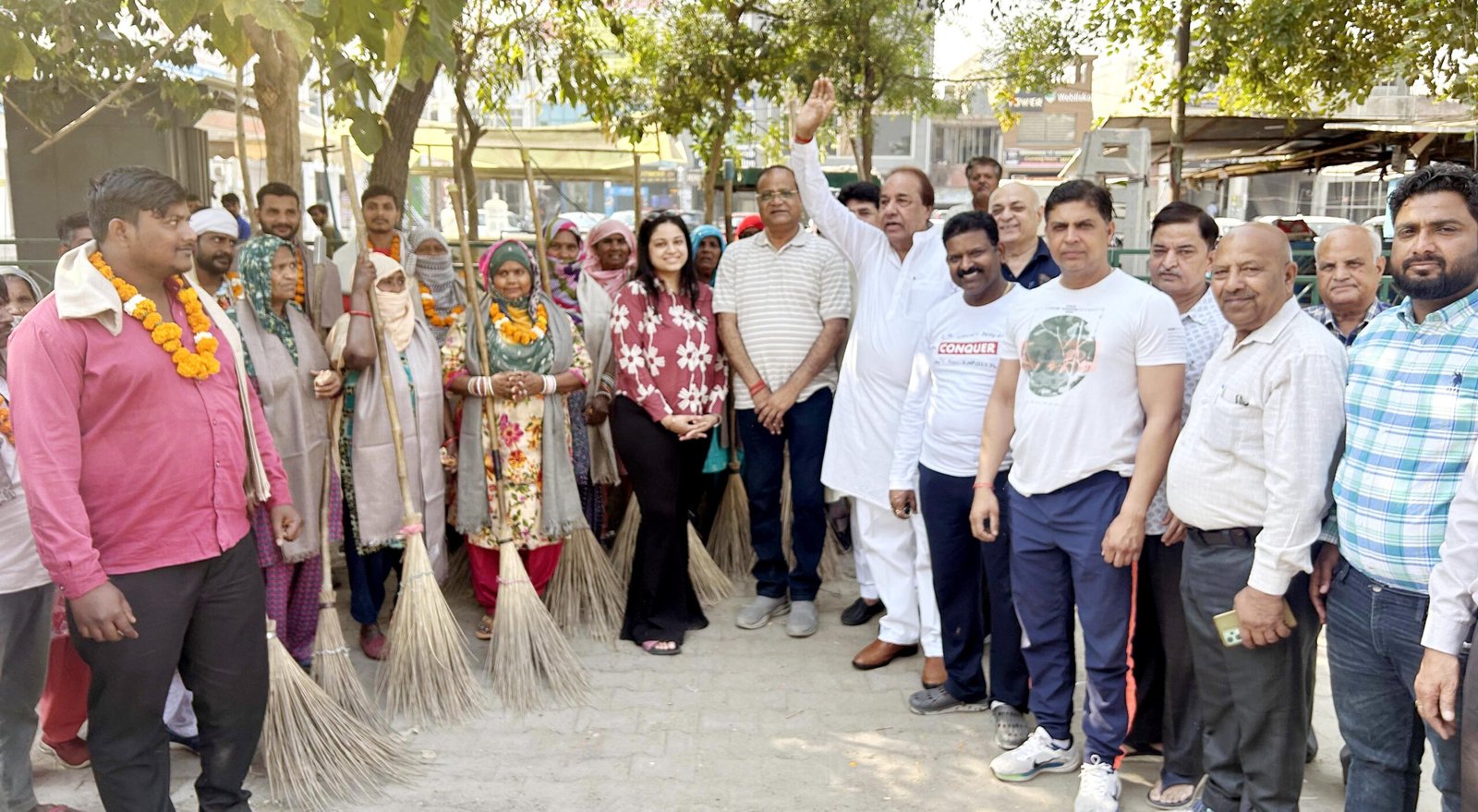 आरडब्ल्यूए नार्थ जोन सेक्टर-9 में स्वच्छता अभियान की शुरुआत, वार्ड नंबर-37 को बनाएंगे कचरामुक्त : मुकेश अग्रवाल