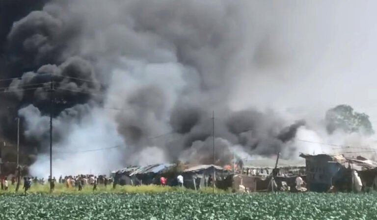 ग्रेटर फरीदाबाद इलाके में झुग्गियों में लगी आग, कई झुग्गियां और लाखों कासामान जलकर हुआ खाक