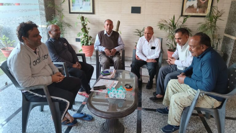 वार्ड-2 के भाजपा प्रत्याशी राजेश डागर ने कार्यकर्ताओ से लिया मतदान का फीडबैक