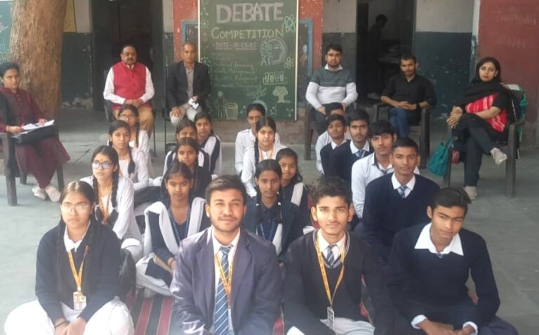 राजकीय विद्यालय सराय ख्वाजा के श्याम और राहुल कुमार वाद विवाद प्रतियोगिता में प्रथम