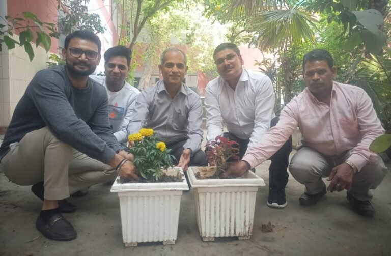 राजकीय विद्यालय सराय ख्वाजा में विश्व वानिकी दिवस के अवसर पर जेआरसी द्वारा पौधरोपण और पर्यावरण संरक्षण अभियान का आयोजन  