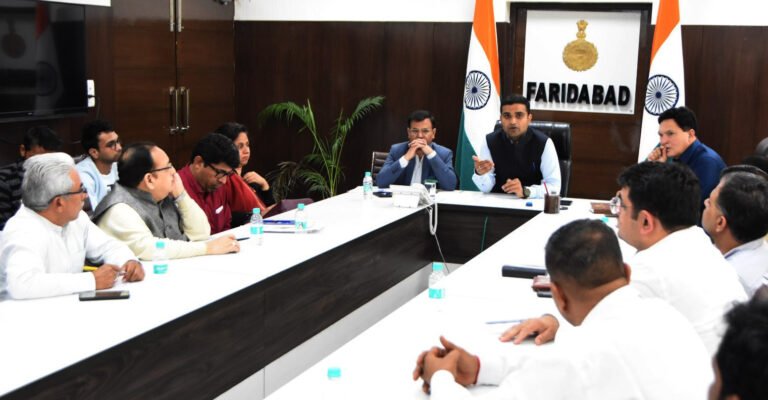 मतगणना केंद्र में किसी भी एजेंट का मोबाइल, घड़ी, बेल्ट व पैन नहीं होगा अलाउड : डीसी विक्रम सिंह