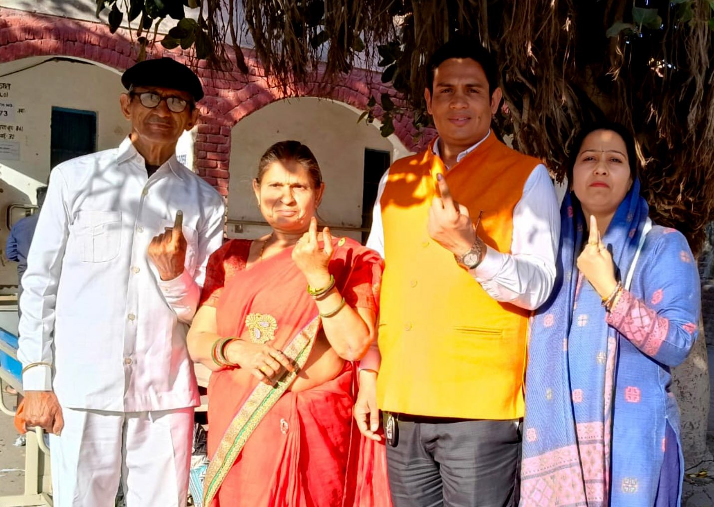 “पहले मतदान, फिर जलपान” लोकतंत्र के महापर्व में परिवार सहित किया मतदान : विमल खण्डेलवाल