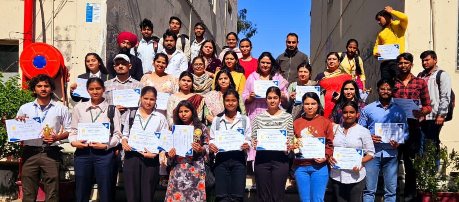 डीएवी शताब्दी कालेज इंटर-कॉलेज प्रतियोगिता “स्ट्रिफ-ई-टेक” का आयोजन किया गया   