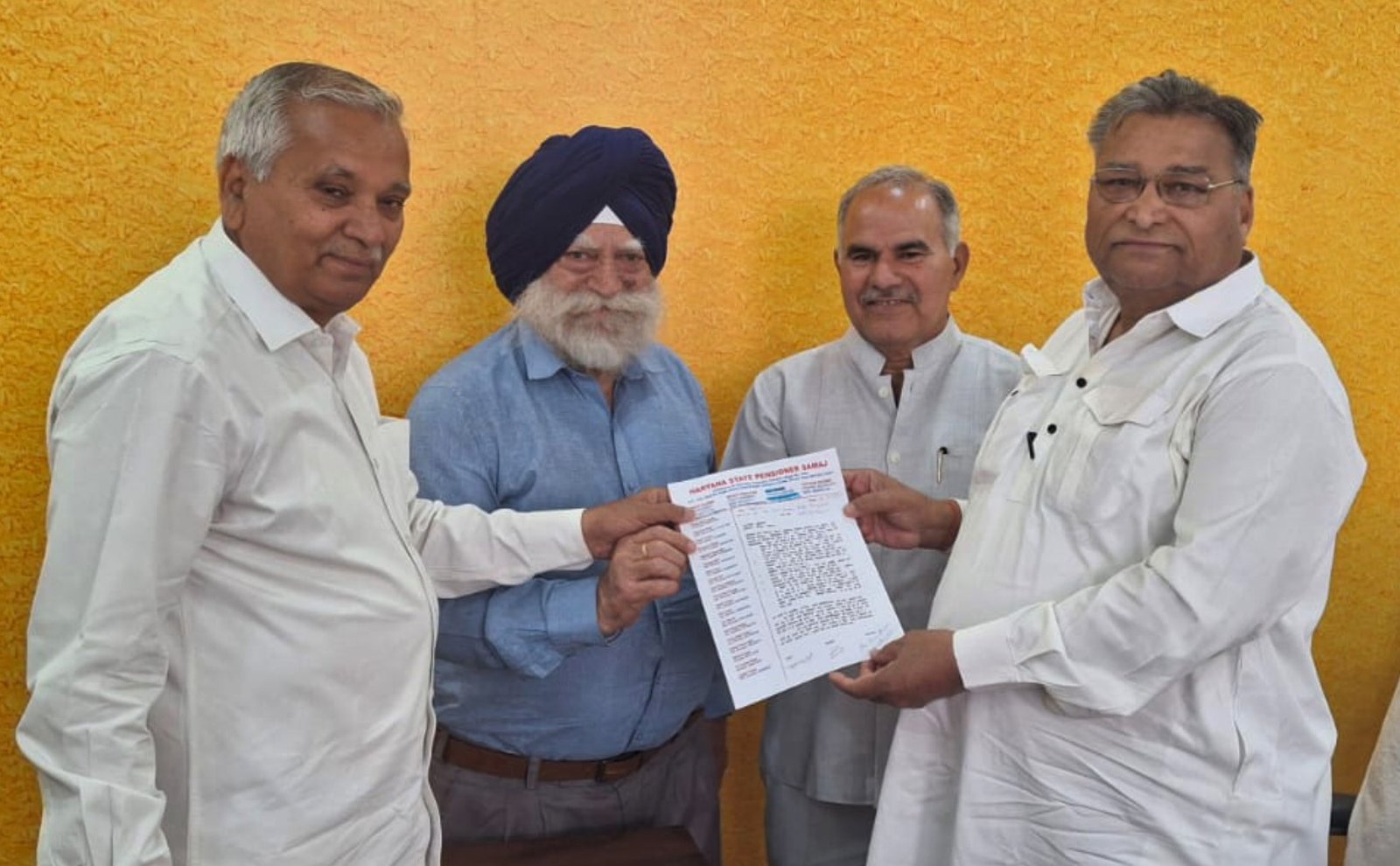 आल इंडिया पेंशनर फेडरेशन के नेताओं ने मांग पत्र मुख्यमंत्री हरियाणा के नाम सभी विधायकों,केंद्रीय मंत्रियों,   मंत्रियों , और मैंबर पार्लियामेंट को दिए