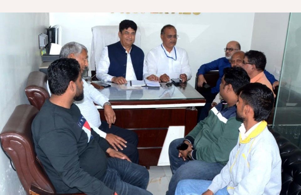 वार्ड नंबर-37 से भाजपा प्रत्याशी मुकेश अग्रवाल ने बैठक कर कार्यकर्ताओं की लगाई बूथ वाइज ड्यूटियां