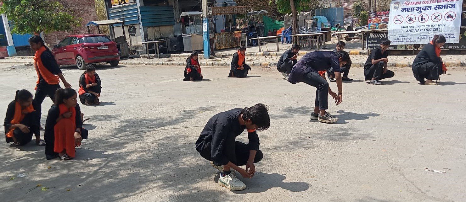 अग्रवाल कॉलेज, बल्लबगढ़ ने ‘नशा दुरुपयोग जागरूकता’ विषय पर एक नुक्कड़ नाटक (नुक्कड़ नाटक) का आयोजन किया