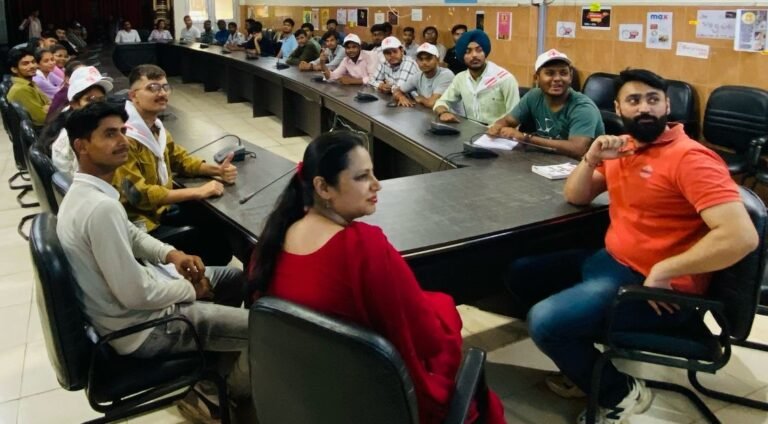 वर्ल्ड अर्थ डे के उपलक्ष्य में डॉक्युमेंट्री स्क्रीनिंग का आयोजन