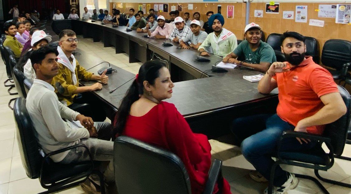 वर्ल्ड अर्थ डे के उपलक्ष्य में डॉक्युमेंट्री स्क्रीनिंग का आयोजन