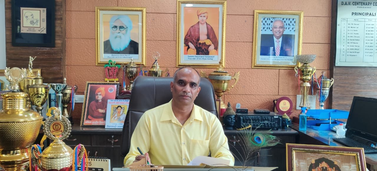 डॉ. नरेंद्र दुग्गल ने संभाला डीएवी शताब्दी महाविद्यालय के कार्यकारी प्रधानाचार्य के रूप में कार्यभार