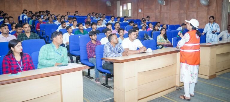 आपदा के समय रेडक्रॉस स्वयं सेवक निभाते हैं अहम भूमिका – उपायुक्त