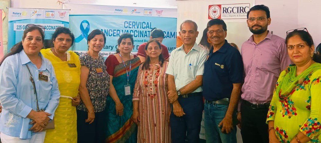 हेल्थ प्रमोशन कैंप – दो सौ पच्चीस छात्राओं को लगाई वैक्सीन