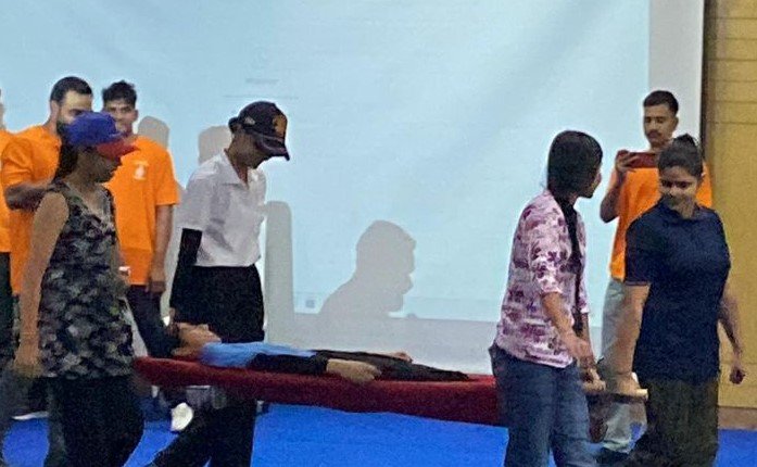 डीएवी शताब्दी कॉलेज के छात्रों ने सिविल डिफेंस वॉलंटियर्स प्रशिक्षण में लिया भाग