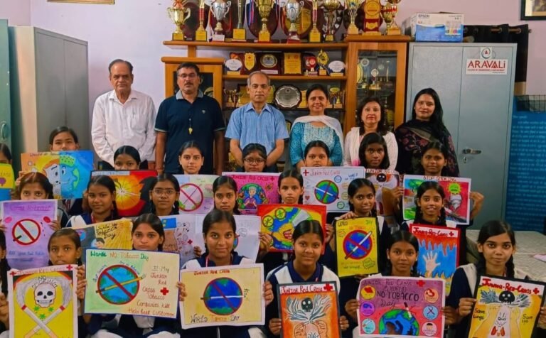 जेआरसी का पेटिंग से तंबाकू और नशा छोड़ने का संदेश