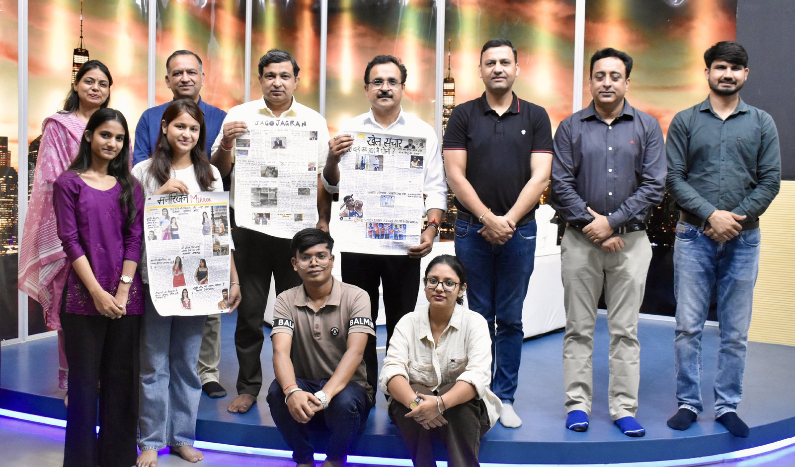 मीडिया विद्यार्थियों द्वारा ‘हस्तनिर्मित वॉल न्यूज़ पेपर’ के नये संस्करण का हुआ विमोचन , समाचार पत्रों से सीखें ‘पेपर’ डिज़ाइनिंग सॉफ्टवेयर संचालन : प्रो.पवन सिंह