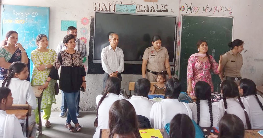 शारदीय नवरात्रों में बालिका सुरक्षा हेतु विशेष अभियान – महिला सुरक्षा के प्रति विद्यालय व प्रशासन की संवेदनशील पहल