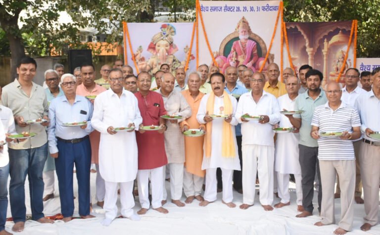 श्री अग्रसेन महाराज की 5179वीं जयंती पर वैश्य समाज ने 101 थालियों से महाआरती की महाआरती व भजन कीर्तन,