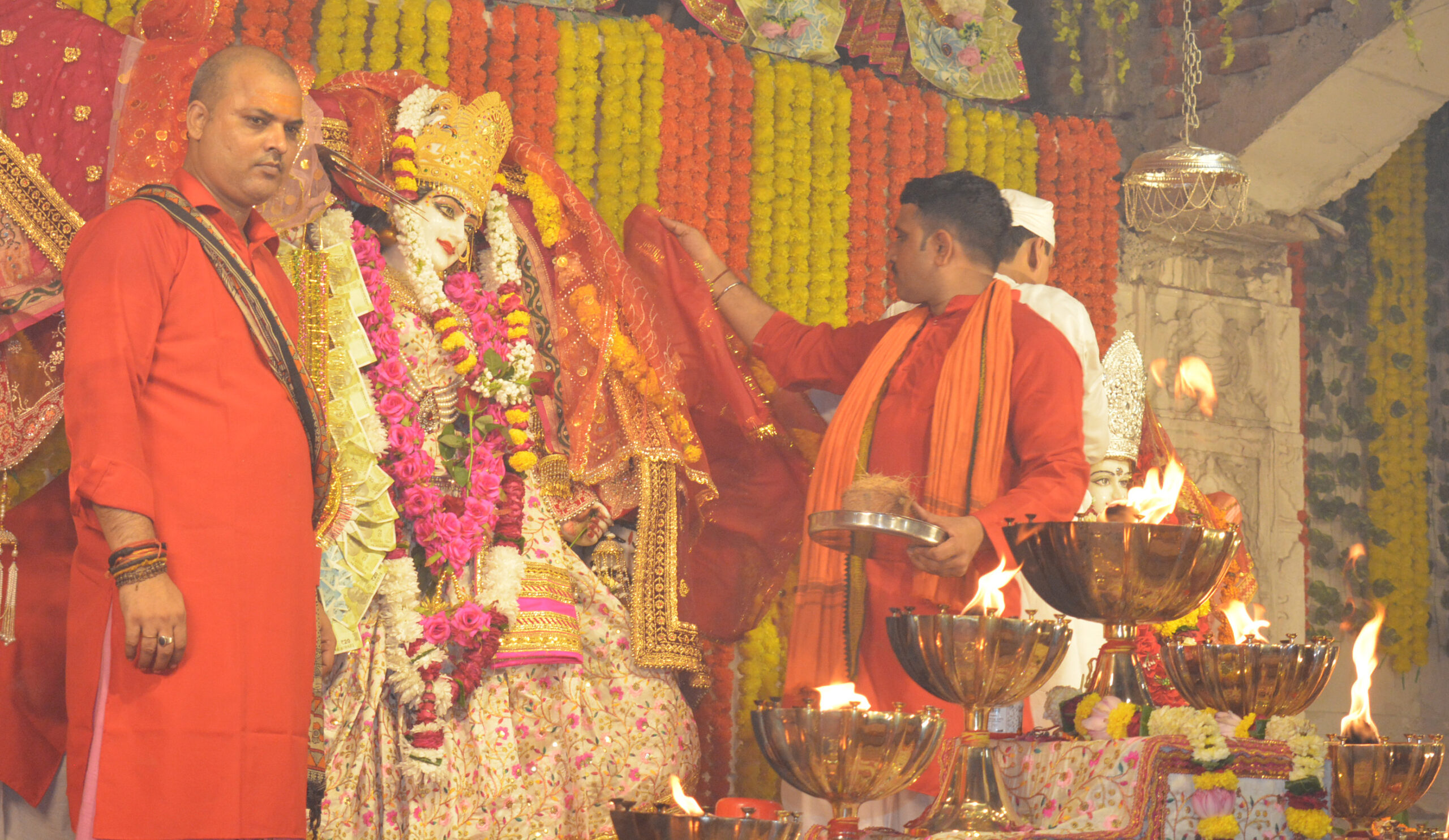 श्री महारानी वैष्णो देवी मंदिर में लगातार दूसरे दिन हुई मां चंद्रघंटा की पूजा 