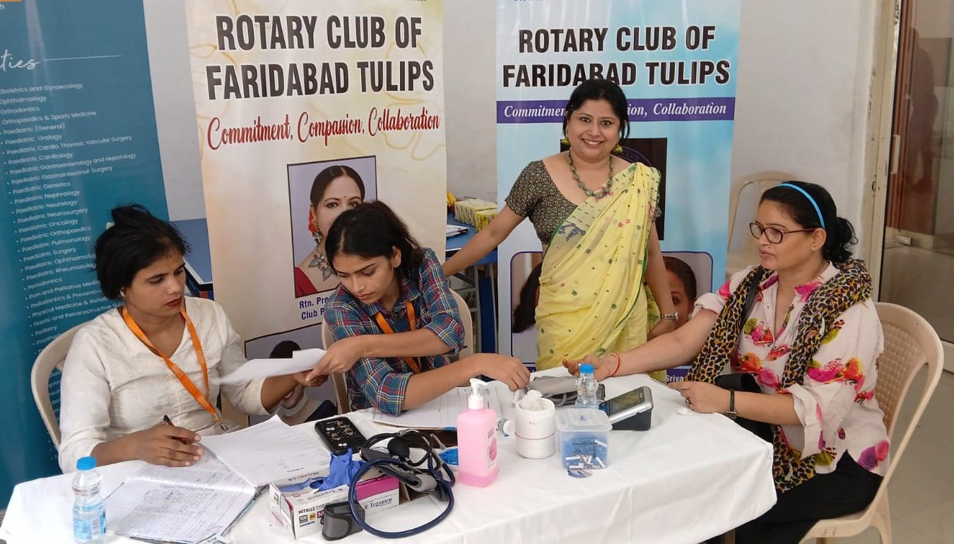 एसआरएस रेज़ीडेंसी फरीदाबाद में निःशुल्क स्वास्थ्य जांच एवं मैमोग्राफी शिविर का सफल आयोजन