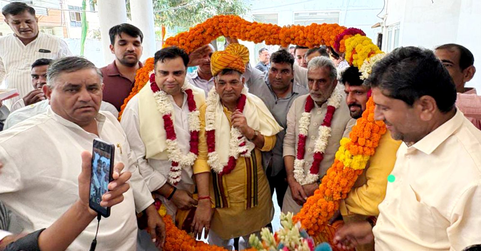 भतीजे देवेंद्र भड़ाना को मार्केट कमेटी का चेयरमैन बनाने पर धर्मवीर भडाना ने जताया केंद्रीय मंत्री का आभार