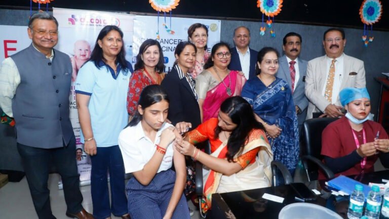 रोटरी डिस्ट्रिक्ट 3011 ने लगाया एनसीआर का सबसे बड़ा  सर्विकल कैंसर वैक्सीनेशन कैंप, 952 बेटियों को लगाई  वैक्सीन 