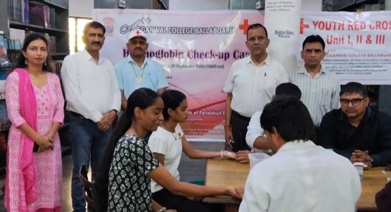अग्रवाल कॉलेज बल्लभगढ़ में हीमोग्लोबिन जांच शिविर का आयोजन