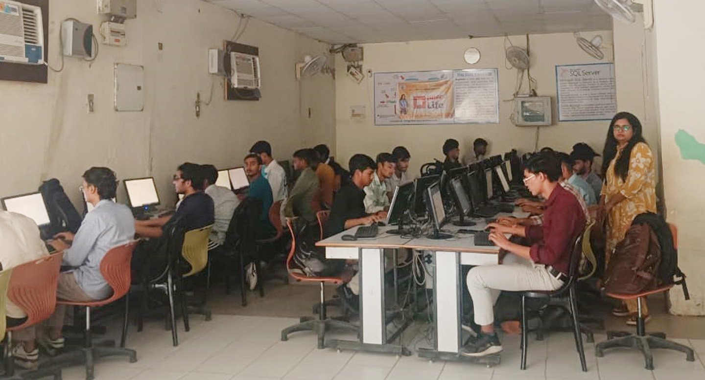 इंस्टीट्यूशनल इनोवेशन सेल और कंप्यूटर विज्ञान विभाग ने ऑब्जेक्ट ओरिएंटेड प्रोग्रामिंग विषय पर कोडफेस्ट का आयोजन किया