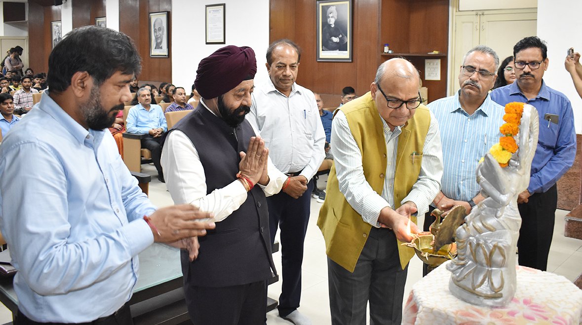 जेसी बोस विश्वविद्यालय में रोबोटिक्स और ऑटोमेशन पर एक सप्ताह का पाठ्यक्रम शुरू