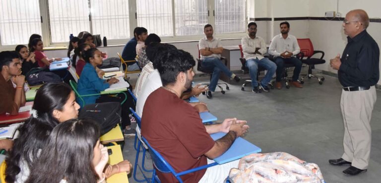 मीडिया विद्यार्थियों के लिए ‘डिजिटल इंडिया इनिशिएटिव’ विषय पर मास्टर क्लास आयोजित, सशक्त समाज का निर्माण एवं ज्ञान अर्थव्यवस्था की नींव है: विजय नरेश जतवानी