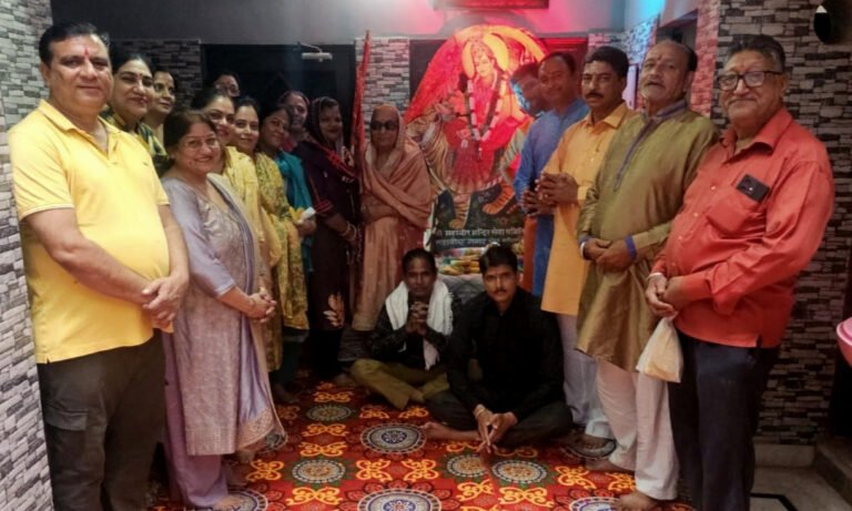 श्री महावीर मंदिर महावीर नगर ओल्ड फरीदाबाद में कार्तिक मास की शुरूआत पर पूजा अर्चना की गई