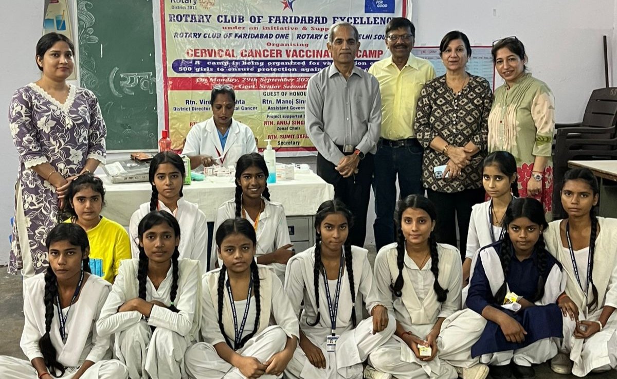एक सौ सात छात्राओं को लगाई वैक्सीन, सर्वाइकल कैंसर के उपचार बारे जागरूक किया