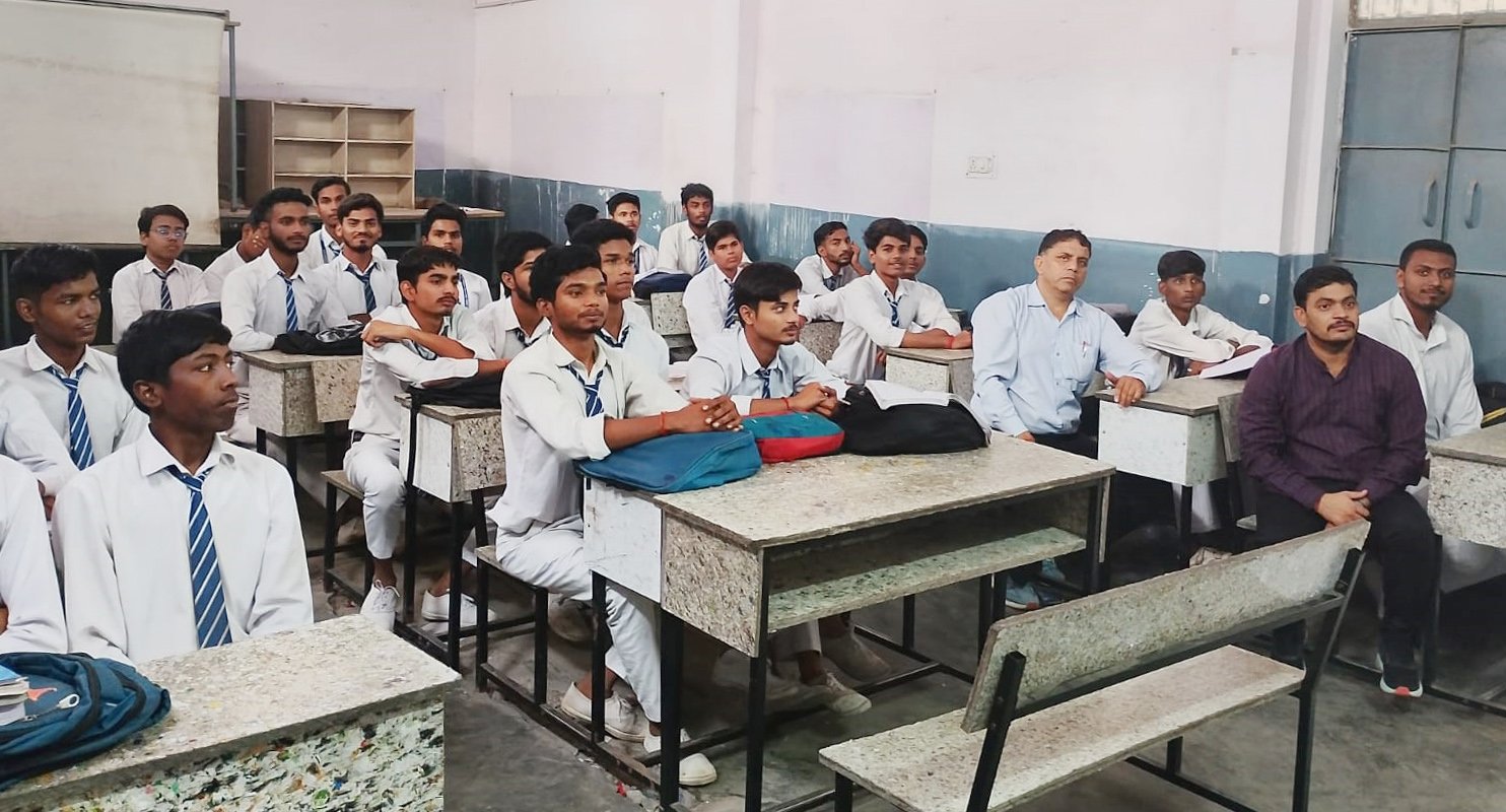 बिल्डथॉन 2025 के लिए युवाओं की भागीदारी, सराय ख्वाजा विद्यालय में किया जा रहा विद्यार्थियों को मोटिवेट