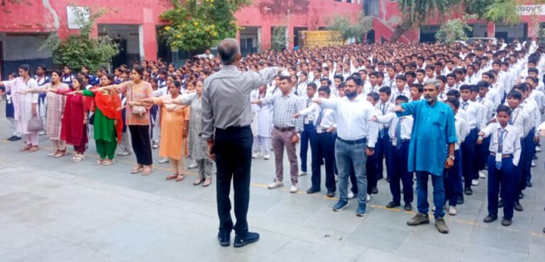 राजकीय विद्यालय सराय ख्वाजा में स्टाफ और विद्यार्थियों ने राष्ट्रीय एकता की शपथ ली
