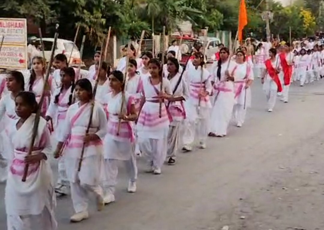 आर्य नगर सेक्टर- 37 के पथ संचलन में दिखा मातृशक्ति का शौर्य , समाज को चरित्र-संपन्न, जागृत, सशक्त और संस्कारित कर राष्ट्र निर्माण का लिया संकल्प