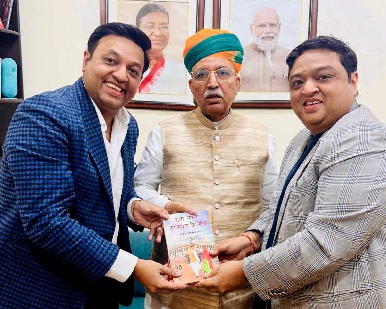 केन्द्रीय मंत्री अर्जुन राम मेघवाल से मिलकर जिला के प्रख्यात युवा उद्योगपति आशीष जैन व अभिषेक जैन ने दी दीपावली की शुभकामनाएं