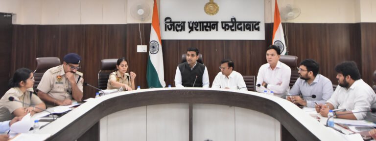 शिकायतों के समाधान में पारदर्शिता और संवेदनशीलता रखें अधिकारी, रीओपन शिकायत पर हो गंभीर, पूरी जिम्मेदारी से करें काम : डीसी विक्रम सिंह