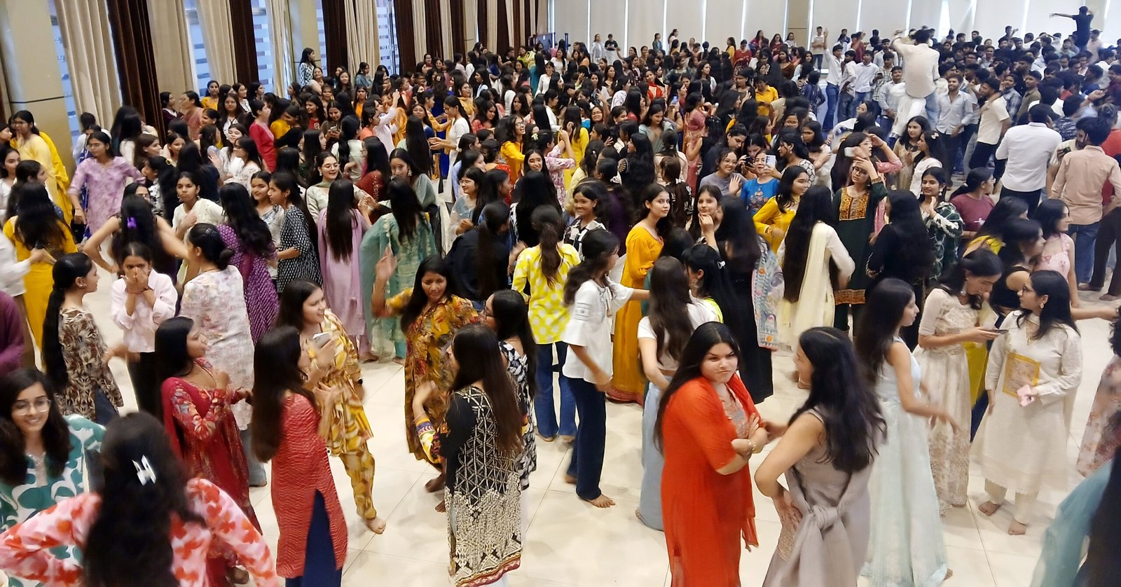 जेसी बोस विज्ञान एंव प्रौद्योगिकी विश्वविद्यालय वाईएमसीए   में रही ‘दीपोत्सव’ की धूम, जमकर झूमे छात्र, दिखा कला और तकनीक का अनूठा संगम