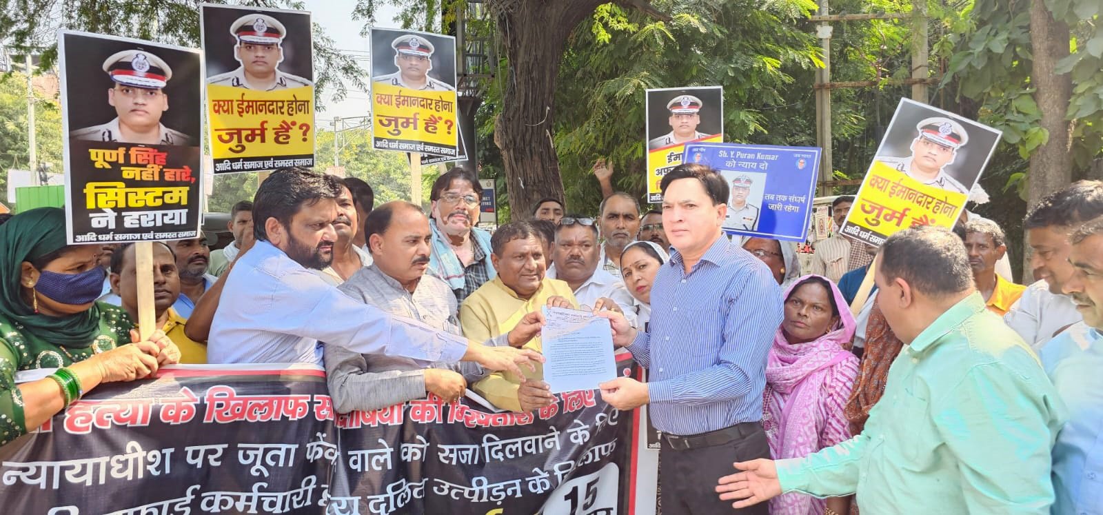 कर्मचारियों ने वाई पूर्ण कुमार व संदीप लाठर के शोक संतप्त परिवार के प्रति  संवेदना व्यक्त कर सरकार से न्याय देने मांग की