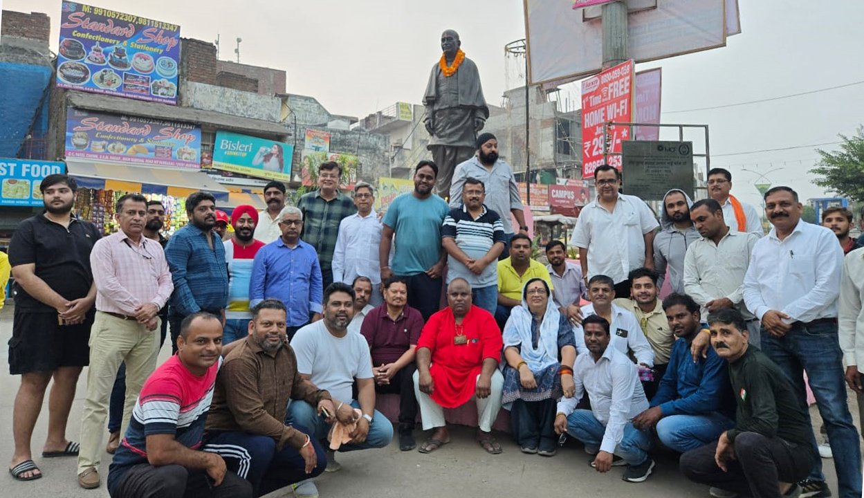 151 दीपक जलाकर मनाया पूर्व उप प्रधानमंत्री का 151वां जन्मदिवस, भारत के स्वतंत्रता संग्राम में सरदार वल्लभभाई पटेल ने अग्रणी भूमिका निभाई : सीमा त्रिखा