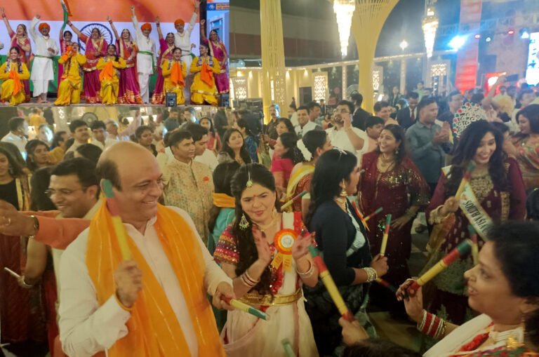 भारत विकास परिषद फरीदाबाद शाखा द्वारा भव्य दीपोत्सव का आयोजन, दीपों की जगमगाहट,डांडिया नृत्य  और संगीत की मधुर धुनों ने उत्सव को किया रोशन