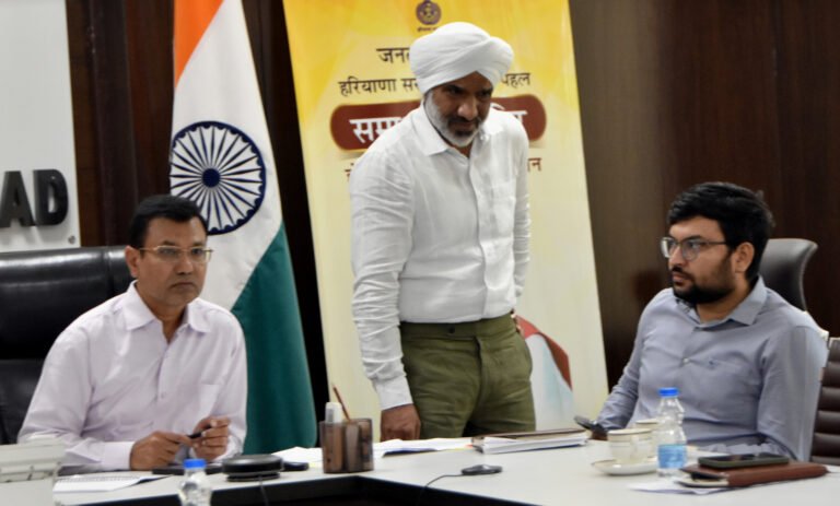 छठ पूजा से पहले यमुना की सफाई और स्वच्छता सुनिश्चित करें अधिकारी : एडीसी सतबीर मान