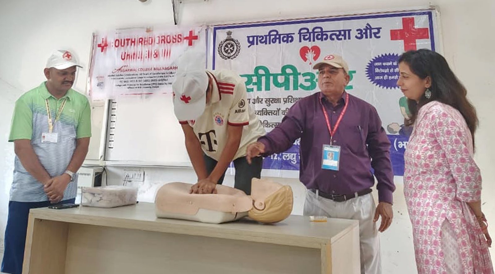अग्रवाल कॉलेज की यूथ रेडक्रॉस इकाई के बैनर तले  सीपीआर जागरूकता प्रशिक्षण शिविर का आयोजन