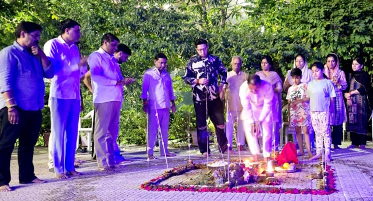 मंत्री राजेश नागर ने अनेक स्थानों पर आयोजित श्री गोवर्धन पूजा समारोह में शामिल होकर मौजूद लोगों को शुभकामनाएं दीं