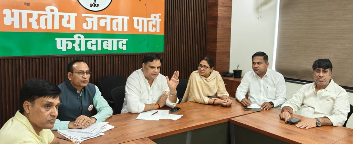 भाजपा जिला फरीदाबाद की संगठनात्मक बैठक संपन्न,  सभी 877 बूथों पर सुनी जाएगी ‘मन की बात’, “हर घर स्वदेशी”को जन आंदोलन का रूप देंगे कार्यकर्ता : पंकज पूजन रामपाल