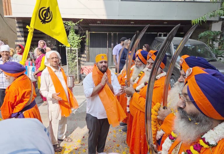 गुरू नानक देव जी का जीवन लोगों की सेवा के प्रति समर्पित था : राजन मुथरेजा