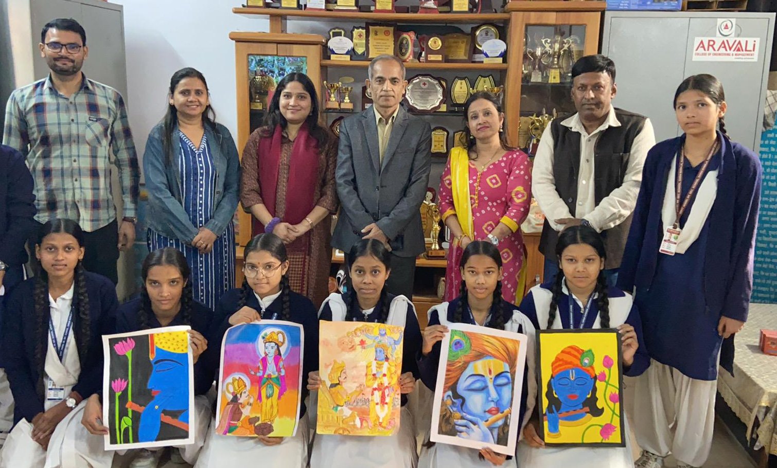 श्रीमद्भगवद्गीता जयंती आधारित पेंटिंग प्रतियोगिता में  खुशबू  प्रथम