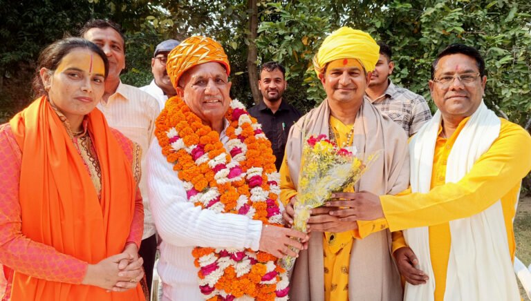 श्री कृष्ण जन्मभूमि मंदिर संघर्ष न्यास के राष्ट्रीय अध्यक्ष दिनेश फलाहारी महाराज ने समाजसेवी रूप सिंह नागर को किया सम्मानित