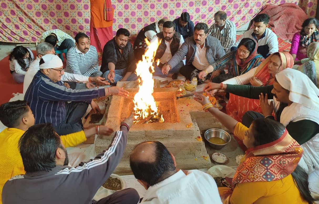 श्री महावीर मंदिर सेवा समिति ट्रस्ट महावीर मंदिर के स्थापना दिवस पर हवन यज्ञ एवं प्रसाद वितरण का आयोजन