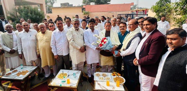 तिगांव अनाज मंडी के नवनियुक्त पदाधिकारियों को मंत्री राजेश नागर ने दिलाई शपथ बोले, मंडी की व्यवस्थाओं को और बेहतर करेगी नई टीम