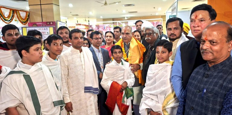 तीन दिवसीय अंतर्राष्ट्रीय गीता महोत्सव में भागीदारी कर रहा श्री सिद्धदाता आश्रम, स्टॉल देखकर प्रसन्न नजर आए विधायक मूलचंद शर्मा
